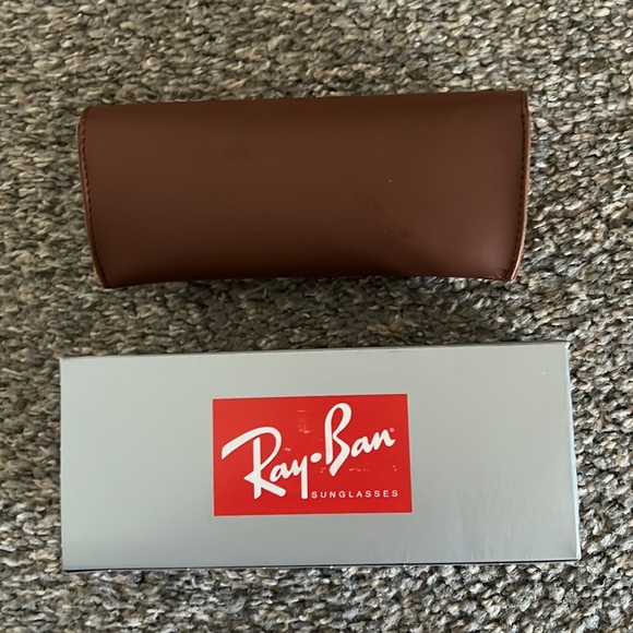 Ray-Ban sunglasses. - Picture 5 of 5